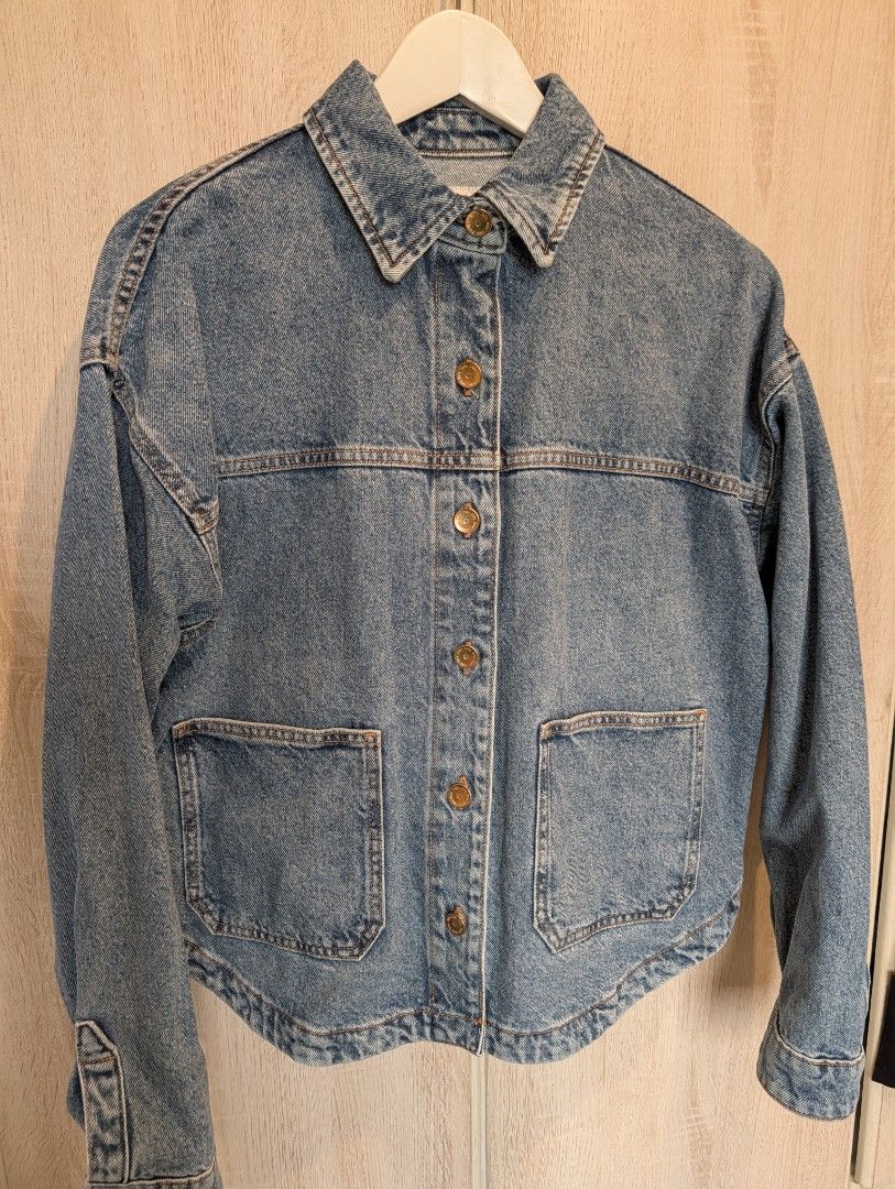Zara Womens Denim Jacket Oversized Light Wash (Category: Coats, Jackets and Outerwear) located in Manila. Submitted by cart_rd (Listing ID 1467201953, Image 1). Description: - Brand: Zara - Size: S (EUR/USA sizing) - Color: Light wash blue - Fit: Boxy fit with dropped shoulders - Details: Button-up front, metallic logo buttons, two large front patch pockets, and back yoke pleats - Material: denim - Condition: Excellent, ideal layering piece - lig