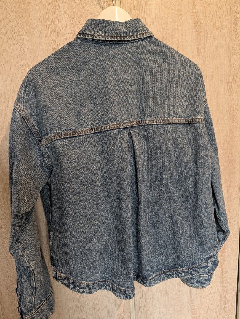 Zara Womens Denim Jacket Oversized Light Wash (Category: Coats, Jackets and Outerwear) located in Manila. Submitted by cart_rd (Listing ID 1467201953, Image 2). Description: - Brand: Zara - Size: S (EUR/USA sizing) - Color: Light wash blue - Fit: Boxy fit with dropped shoulders - Details: Button-up front, metallic logo buttons, two large front patch pockets, and back yoke pleats - Material: denim - Condition: Excellent, ideal layering piece - lig