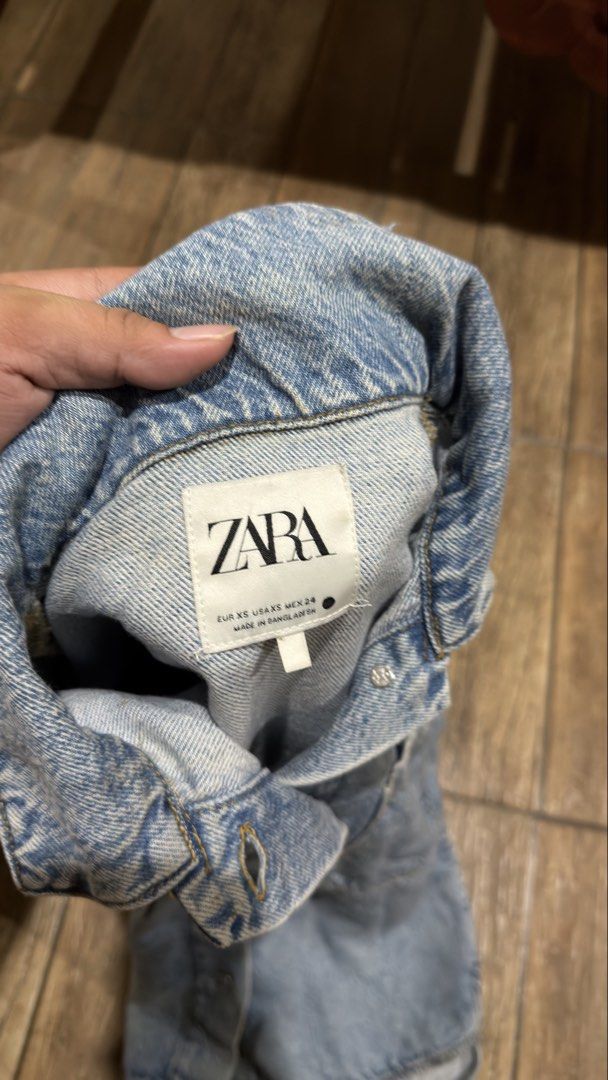 ZARA DENIM LONGSLEEVE (Category: Coats, Jackets and Outerwear) located in Manila. Submitted by urban-vintage_2 (Listing ID 1467331478, Image 2). Description: ISSUE: NONE (NEED WASH) MOP :GCASH (NO COD) SHIP VIA: LALAMOVE & J&T LOCATION: PASIG CITY LENGTH: 27-28 WIDTH : 22-23.