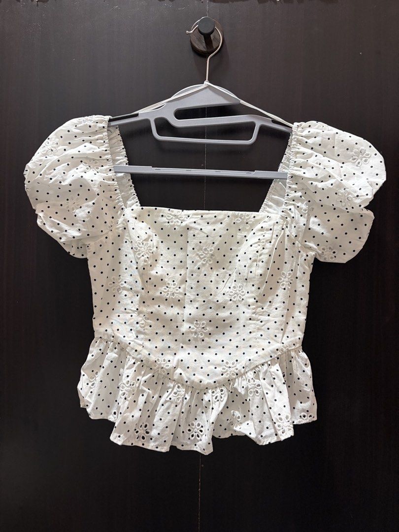 Zara Embroidered Polka Dot Top (Category: Blouses) located in Taguig. Submitted by house_of_petite (Listing ID 1467251442, Image 2). Description: Everything that you loved details in this top -embroidered -puff -polka dot -classy.