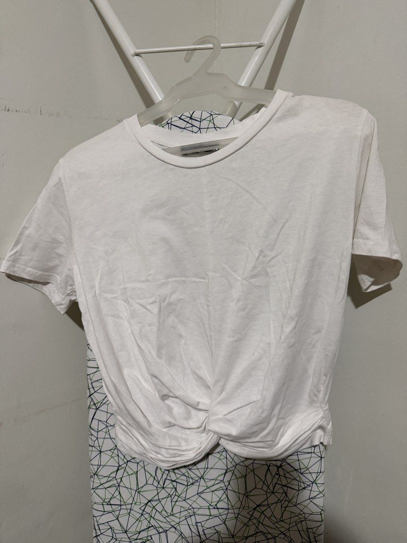 Zara Front Knot T-shirt Bundle Black White Size L (Category: Shirts) located in Mandaluyong City. Submitted by shopria0116 (Listing ID 1467285039, Image 2). Description: - Set of 2 Zara t-shirts (Black and White) - Size: Large (Made in Bangladesh) - Design: Classic crew neck, short sleeves, and trendy front knot detail at the hem - Material: Comfortable everyday fabric - Styling: Easy to pair with jeans or skirts for casual daily outfits - Bundle