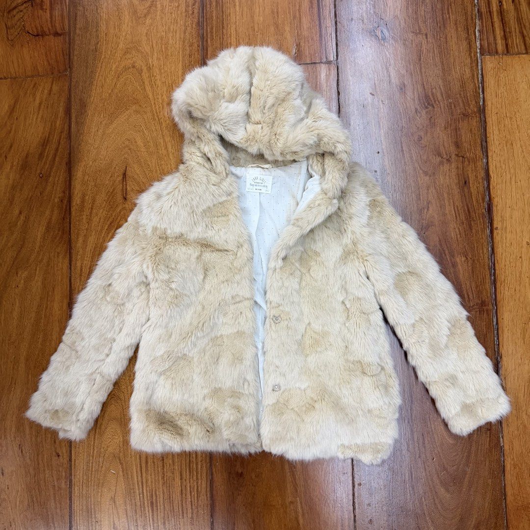 Zara Girls Fur Coat (Category: Coats, Jackets and Outerwear) located in Muntinlupa City. Submitted by curationbymich (Listing ID 1467353404, Image 1). Description: .