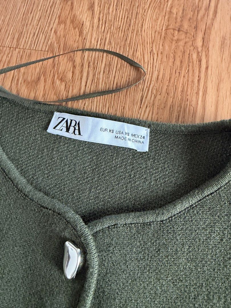 Zara Green Knitted Top with Silver Buttons (Category: Sleeveless) located in Quezon City. Submitted by morgan_rysblk (Listing ID 1467185999, Image 3). Description: - Brand: Zara - Size: XS - Color: Olive Green - My favorite! Too small na for me. Really good quality.