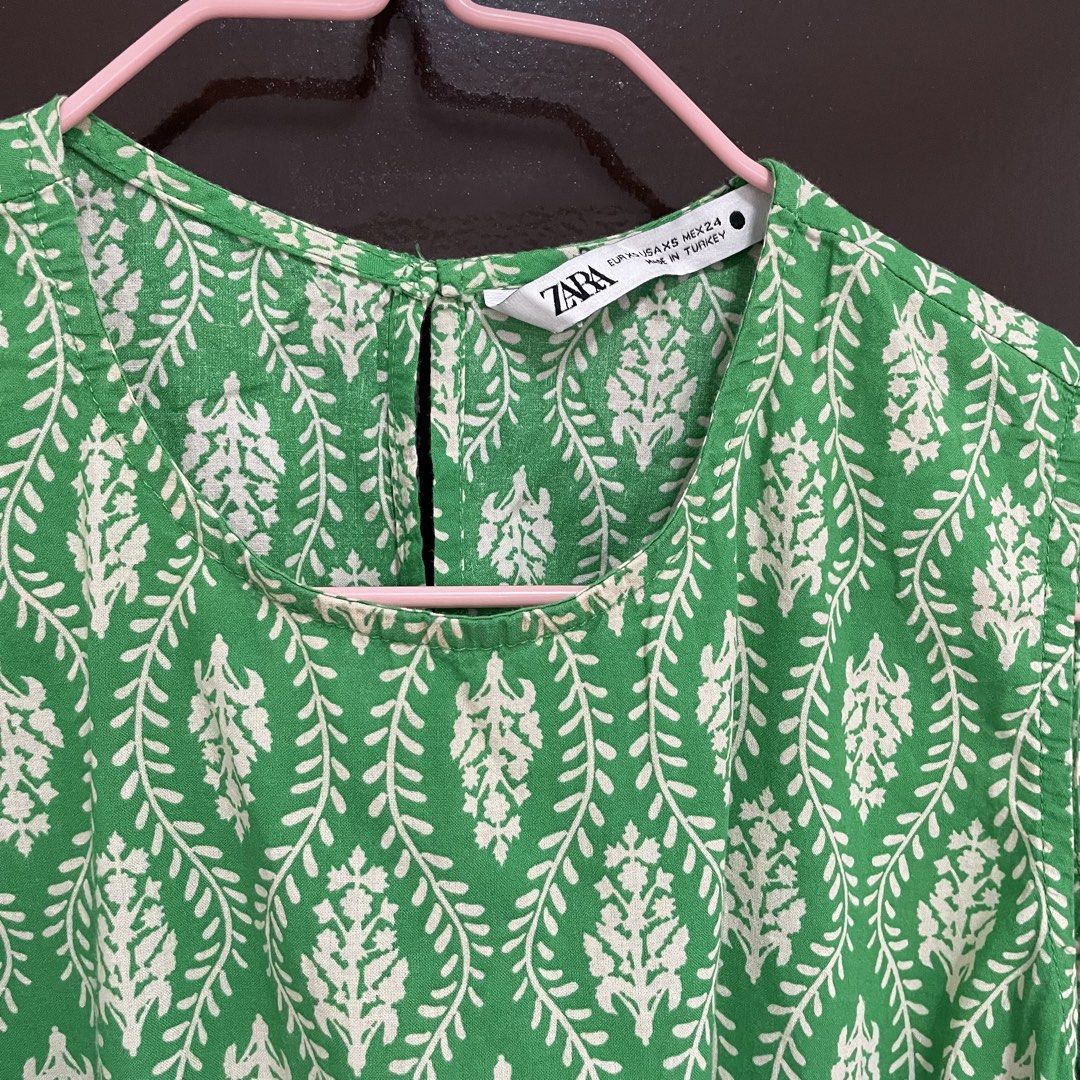 Zara Green Patterned Sleeveless Drawstring Top (Category: Sleeveless) located in Pasay City. Submitted by lovedbyzea (Listing ID 1467343904, Image 3). Description: - Brand: Zara - Size: XS - Design: Green and white botanical pattern, round neckline with back button - Features: Lightweight fabric, elasticated hem with adjustable drawstring ties.