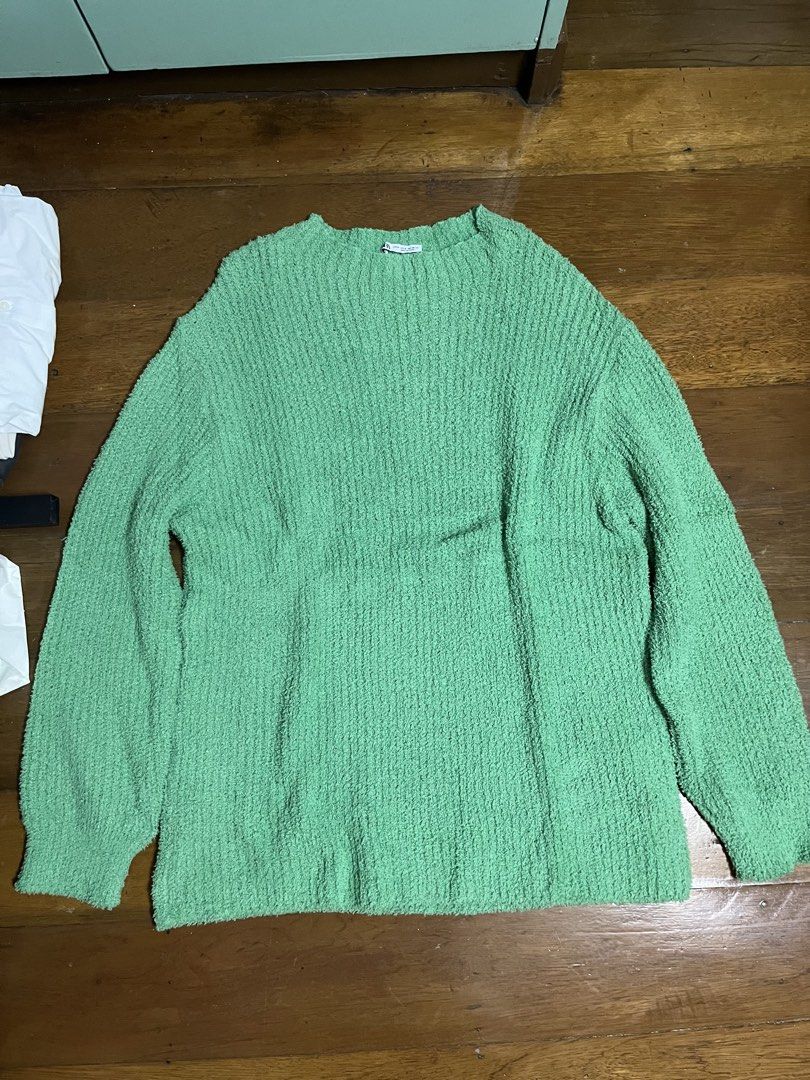 Zara Green Textured Knit Sweater Size M (Category: Longsleeves) located in Mandaluyong City. Submitted by dadsmiddlechild (Listing ID 1467353385, Image 1). Description: - Brand: Zara - Size: EUR M / USA M - Color: Green - Material/Feel: Soft, cozy, and textured fabric - Design: Crew neckline, long sleeves, relaxed fit - Origin: Made in China - Condition/Use: Great everyday piece to stay warm.