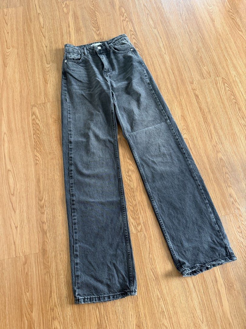 Zara Grey Denim Jeans (Category: Jeans) located in Quezon City. Submitted by morgan_rysblk (Listing ID 1467183969, Image 2). Description: - Brand: Zara - Style: Relaxed straight leg, washed dark grey denim with slight fading - For my size 24 waistline girlies (too small na for me) - Used once for travel - Bought for Php 1,995.