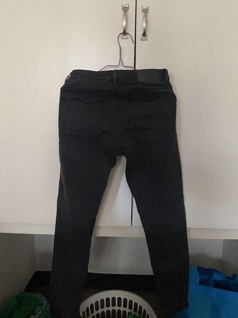 Zara Jeans Skinny Pants Black (Category: Jeans) located in Calamba. Submitted by gdeclutters_ (Listing ID 1467317263, Image 3). Description: rfs: not my style.