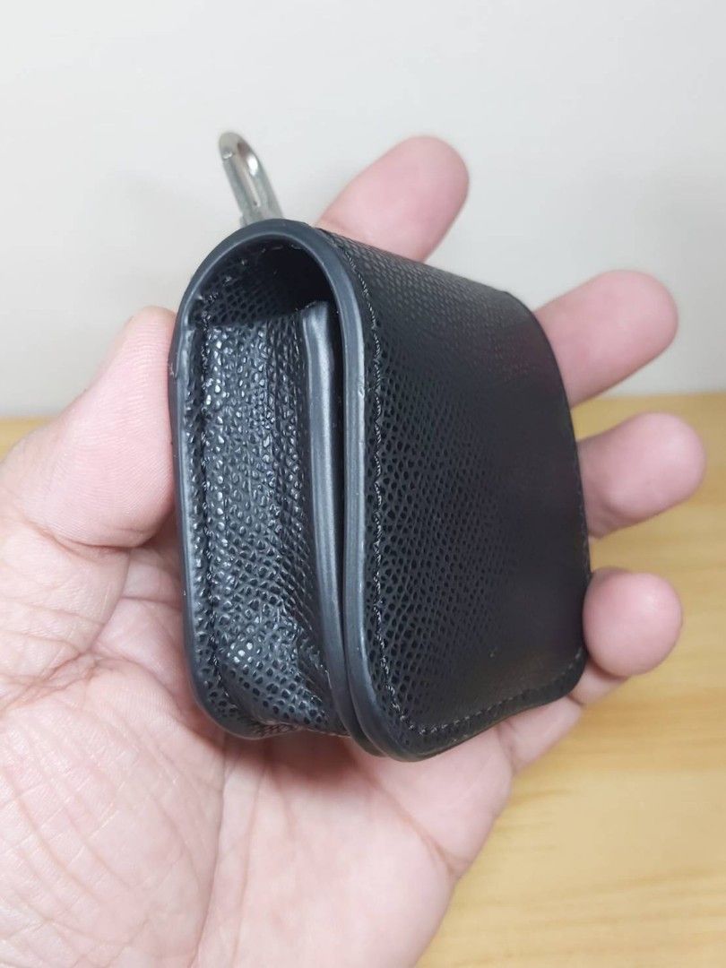 ZARA LEATHER EARPODS CASE (Category: Cases & Sleeves) located in Bulacan. Submitted by nansantiago (Listing ID 1467354769, Image 3). Description: ZARA LEATHER EARPODS CASE 🏷️ ₱250‼️ 📍 Location: Plaridel, Bulacan 💸 Mode of Payments: Gcash / BPI 📦 Pick-up / Ship 🚚 Couriers : Flash Express / SPX / Lalamove.