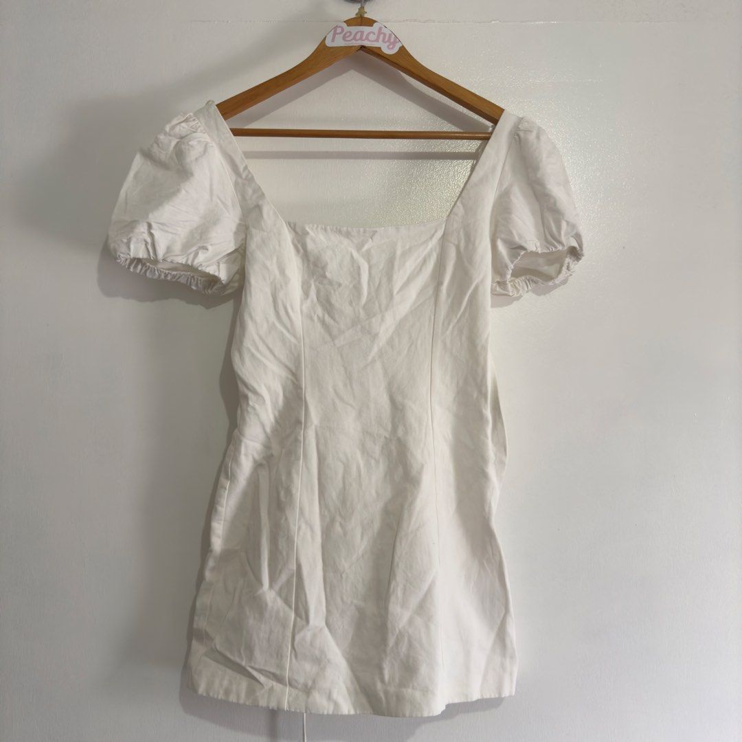 Zara linen dress (Category: Dresses) located in Manila. Submitted by apparella.ph (Listing ID 1467361408, Image 1). Description: Selling low due to flaw (Need to change zipper) Bust:34 Waist:36 Length:30 ☑️Everything is my Own preloved / BNWT/BNWOT ☑️ not thrifted/Ukay ☑️ malukot sa picture kasi na stock sa cabinet (tinatamad mag plantsa ✌️ ) ☑️Personal items ( usually bought in US/UK/JPN ) every year po ako nag aabroad so expect i don’t sell fak