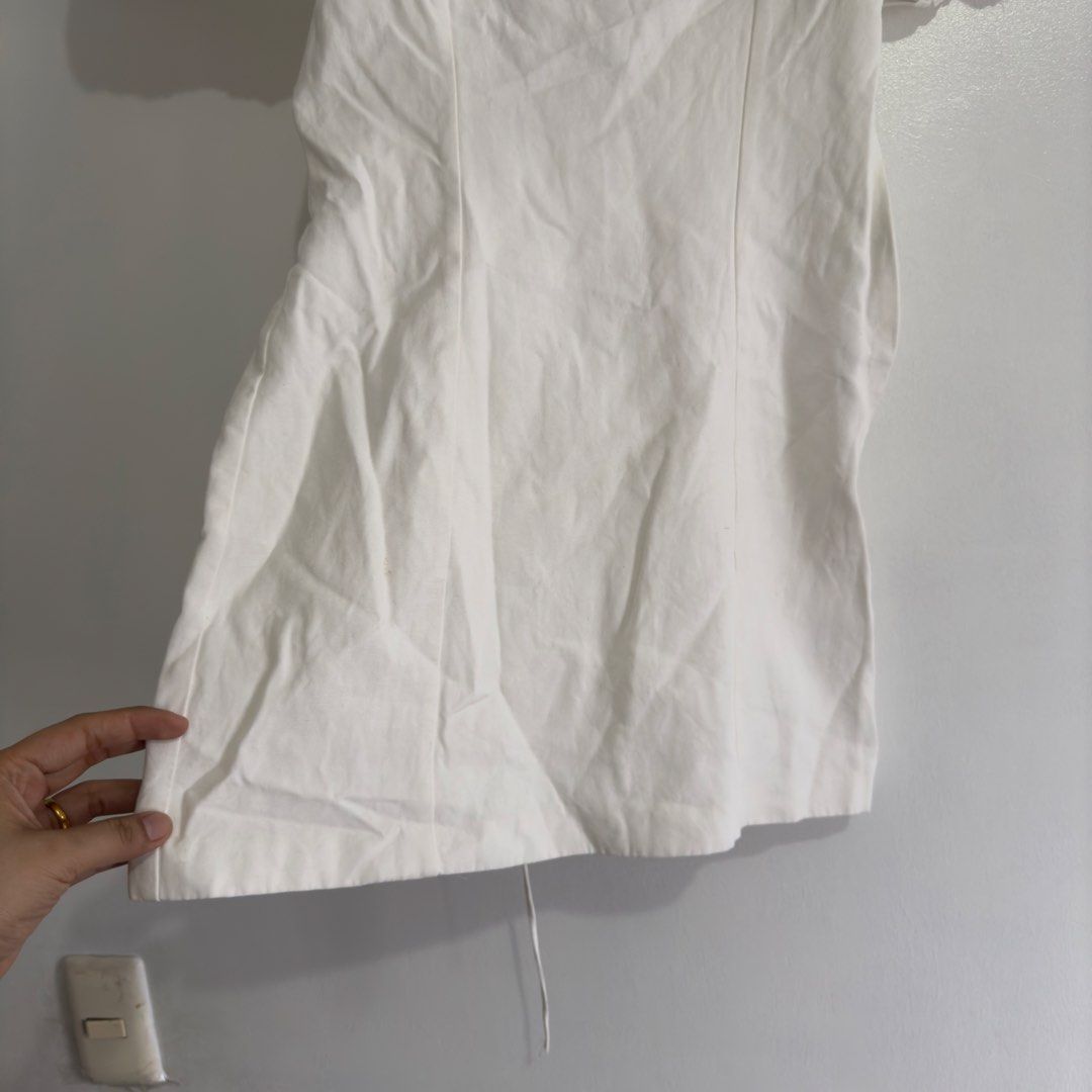 Zara linen dress (Category: Dresses) located in Manila. Submitted by apparella.ph (Listing ID 1467361408, Image 3). Description: Selling low due to flaw (Need to change zipper) Bust:34 Waist:36 Length:30 ☑️Everything is my Own preloved / BNWT/BNWOT ☑️ not thrifted/Ukay ☑️ malukot sa picture kasi na stock sa cabinet (tinatamad mag plantsa ✌️ ) ☑️Personal items ( usually bought in US/UK/JPN ) every year po ako nag aabroad so expect i don’t sell fak