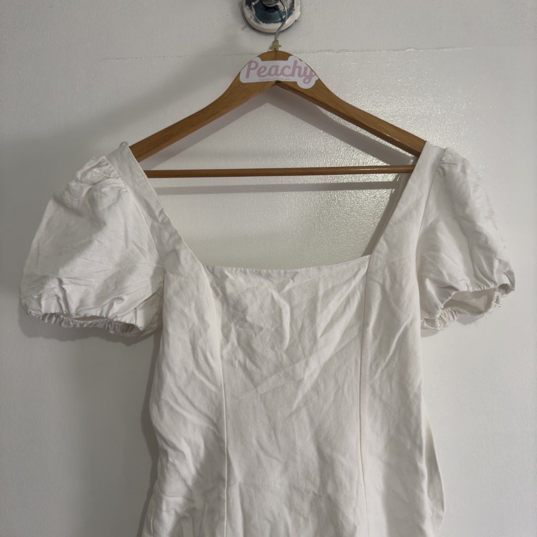 Zara linen dress (Category: Dresses) located in Manila. Submitted by apparella.ph (Listing ID 1467361408, Image 2). Description: Selling low due to flaw (Need to change zipper) Bust:34 Waist:36 Length:30 ☑️Everything is my Own preloved / BNWT/BNWOT ☑️ not thrifted/Ukay ☑️ malukot sa picture kasi na stock sa cabinet (tinatamad mag plantsa ✌️ ) ☑️Personal items ( usually bought in US/UK/JPN ) every year po ako nag aabroad so expect i don’t sell fak