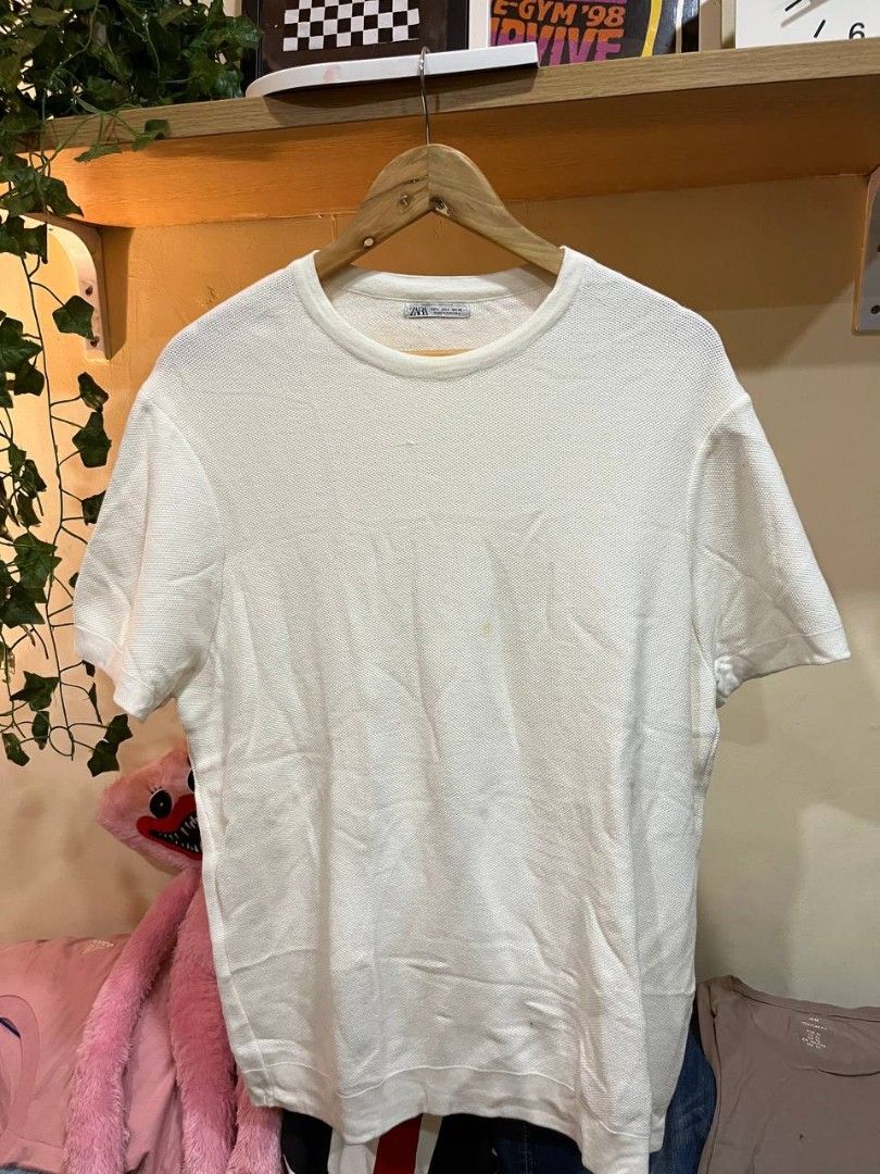 Zara Man textured ottoman shirt (Category: Tshirts & Polo Shirts ) located in Quezon City. Submitted by michypeachyy1 (Listing ID 1467256406, Image 1). Description: 250 plus shipping XL to 2Xl size.