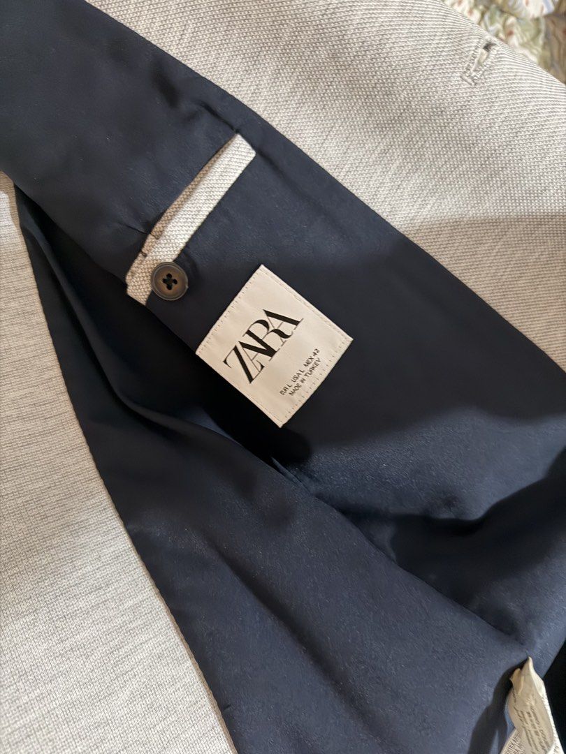 Zara Men’s Coat / Blazer (Category: Coats, Jackets and Outerwear) located in Manila. Submitted by daleyo (Listing ID 1467303830, Image 2). Description: Used few times only Color Off gray ideal for 5’10 up .