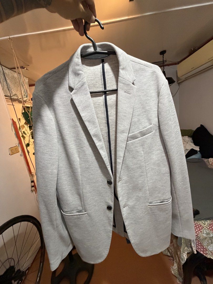 Zara Men’s Coat / Blazer (Category: Coats, Jackets and Outerwear) located in Manila. Submitted by daleyo (Listing ID 1467304227, Image 1). Description: Light brown color ideal for 5’10 and above No issues.