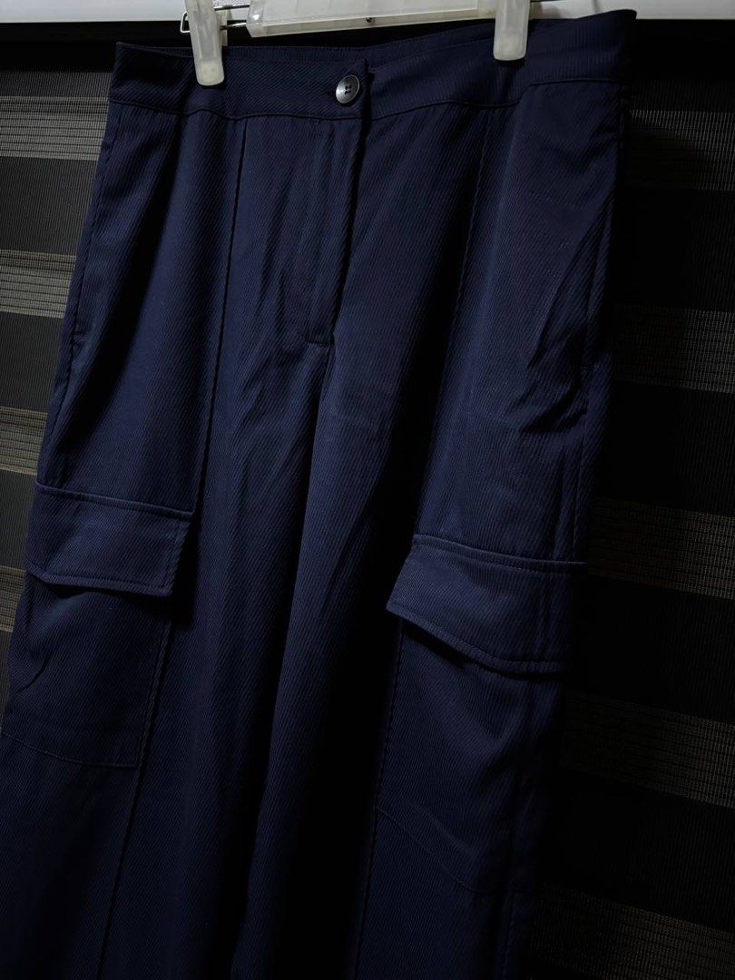Zara Navy Blue Cargo Pants (Category: Trousers) located in Pasig City. Submitted by abogadosupremo (Listing ID 1467341487, Image 2). Description: - Navy blue cargo pants - High-waisted with button and zip closure - Features two side pockets, two large cargo pockets, and back pockets - Straight leg fit - Ideal for casual wear - 100% Legit and Authentic - Very Good Condition - Color may vary due to lighting - No issue at all - Size : Can fit to L t