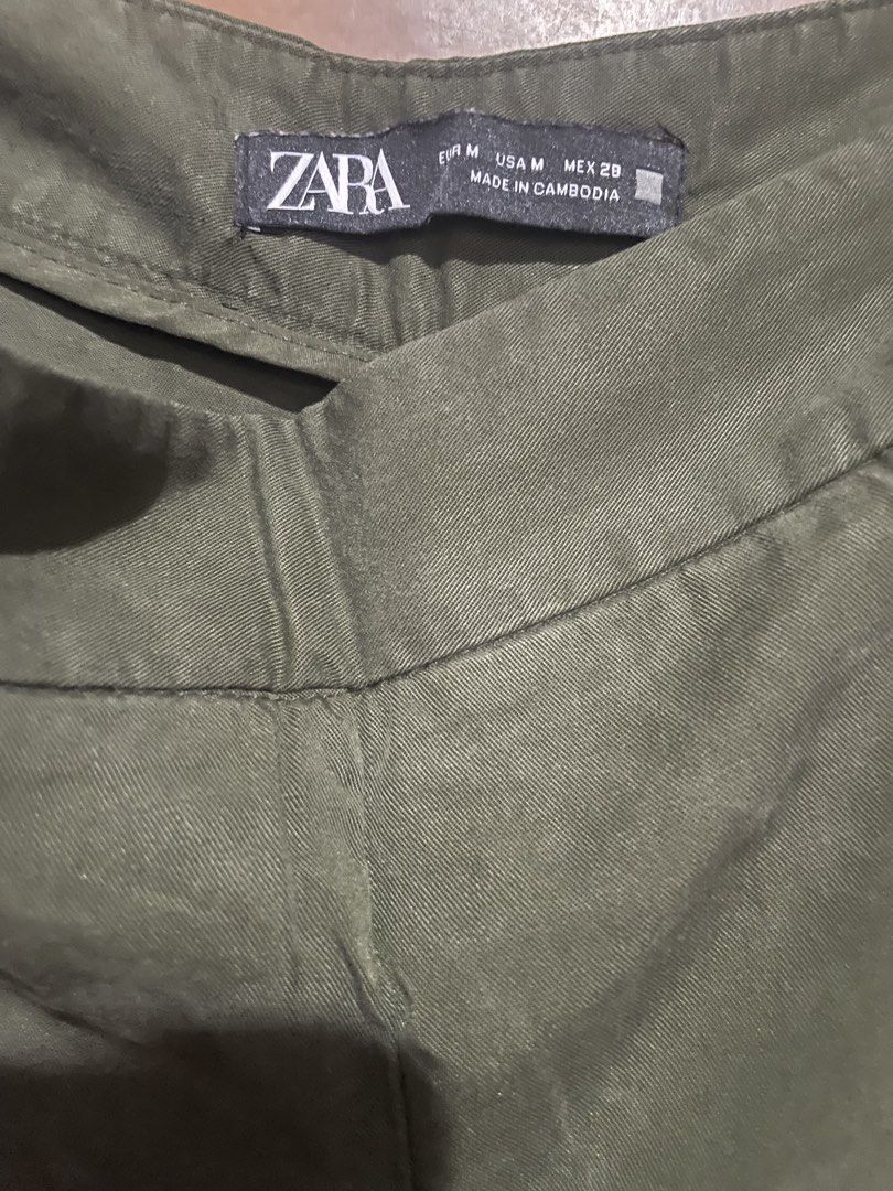 Zara Olive Green Wide Leg Pants (Category: Jeans) located in Manila. Submitted by mochi_dear (Listing ID 1467203573, Image 3). Description: - Brand: Zara - Style: Wide-leg trousers - Color: Dark olive green - Size: Medium - Features: Structured waistband and functional side pockets - Origin: Made in Cambodia - Condition/Use: Clean look, perfect for casual days or office wear.