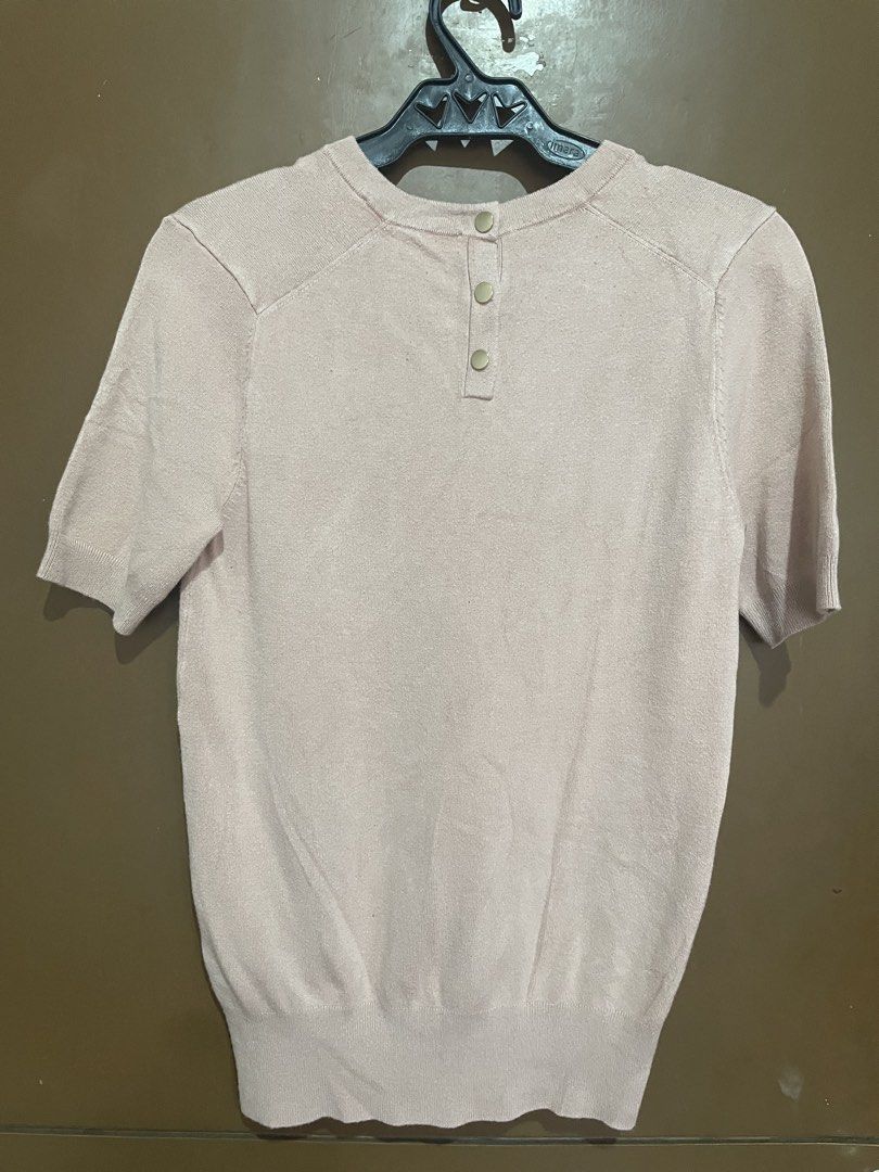 Zara Pink Short Sleeve Knit Top Medium (Category: Blouses) located in Manila. Submitted by mochi_dear (Listing ID 1467206169, Image 2). Description: - Brand: Zara - Style: Short sleeve knit top - Color: Light pink - Size: Medium - Details: Round neckline with back button closure, soft ribbed hem and sleeve cuffs - Condition: Clean knit fabric - Versatility: Easy to pair with jeans or skirts for daily wear.