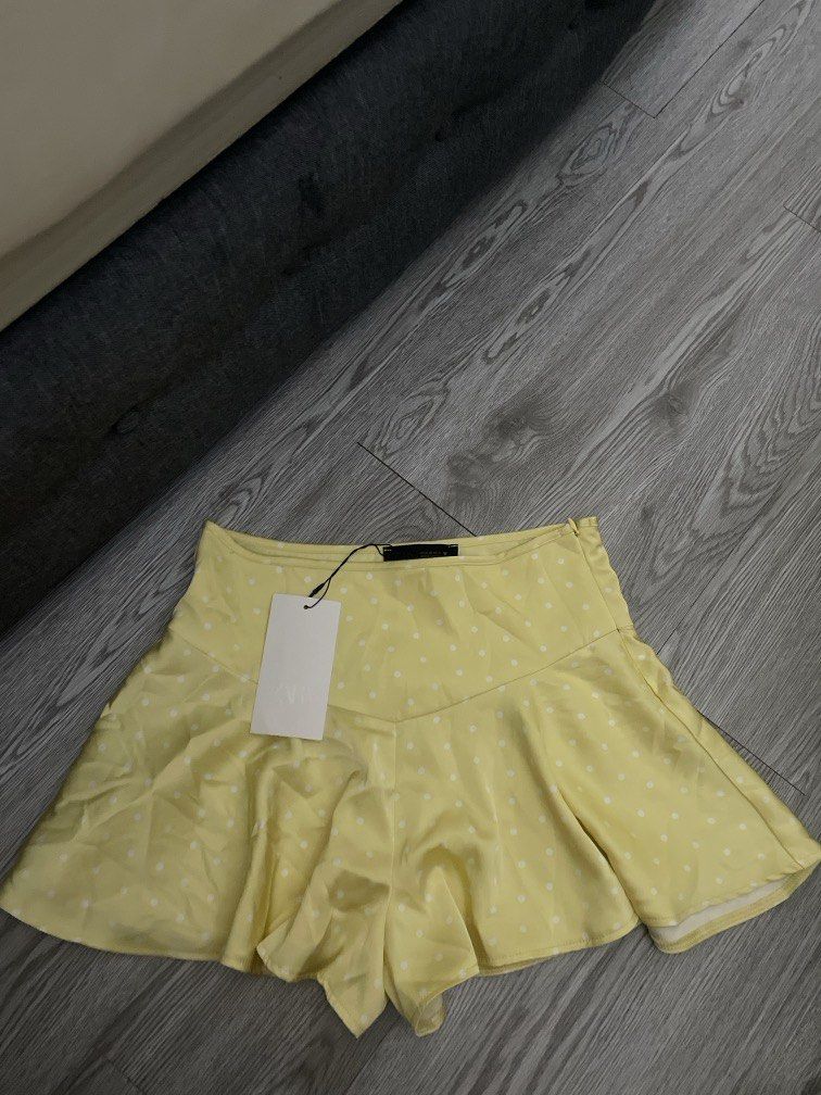 Zara polka dots silky short (Category: Shorts) located in Bacolor. Submitted by louiviellefinds (Listing ID 1467211727, Image 1). Description: Waist 25-26.