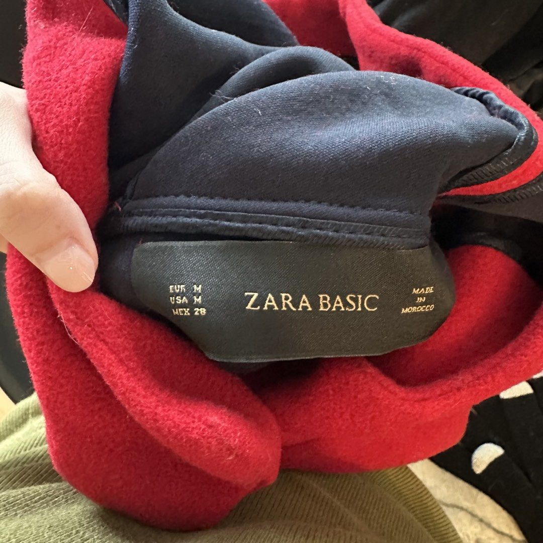Zara red winter coat (Category: Coats, Jackets and Outerwear) located in Pasig City. Submitted by ynahperez (Listing ID 1467304030, Image 2). Description: .