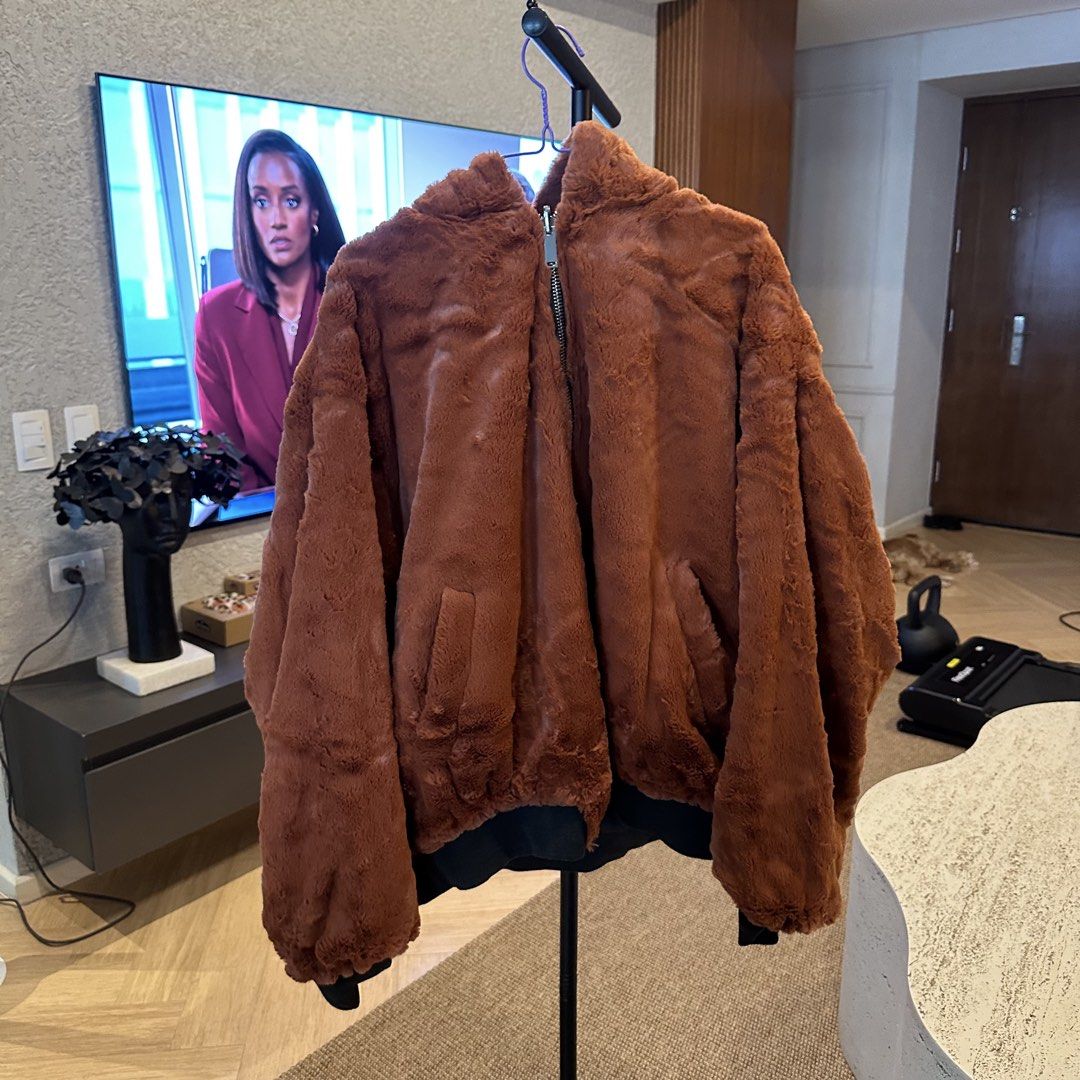 Zara reversible winter bomber jacket (Category: Coats, Jackets and Outerwear) located in Pasig City. Submitted by ynahperez (Listing ID 1467309725, Image 2). Description: .