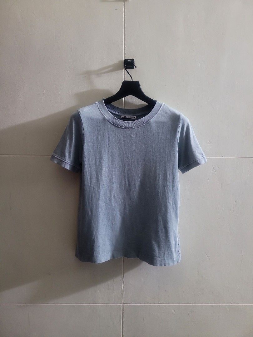 ZARA Shirt (Category: Shirts) located in Los Banos. Submitted by lopecruz (Listing ID 1467295102, Image 1). Description: armpit : 19" length : 22" like new S-M.