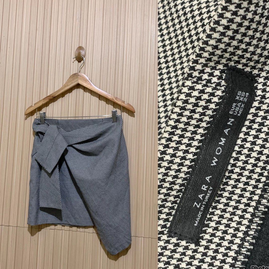 Zara skirt (Category: Jeans) located in Koronadal. Submitted by gstyledforless (Listing ID 1467179056, Image 1). Description: .