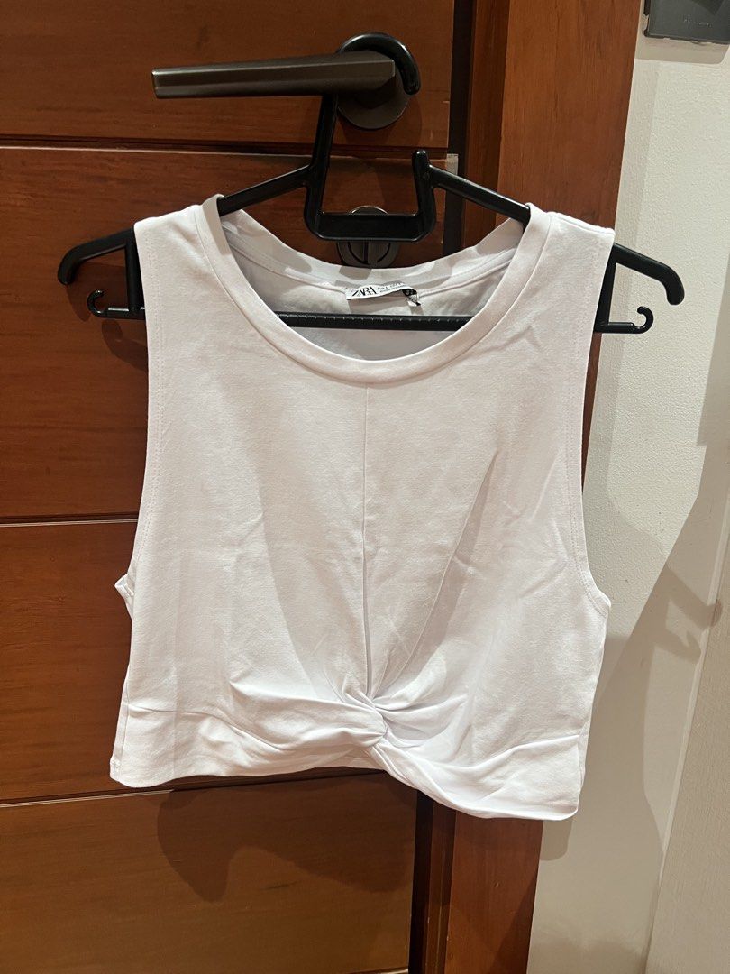 Zara Twisted Cropped Top (Category: Sleeveless) located in Mandaluyong City. Submitted by itsashleyg (Listing ID 1467309039, Image 1). Description: .