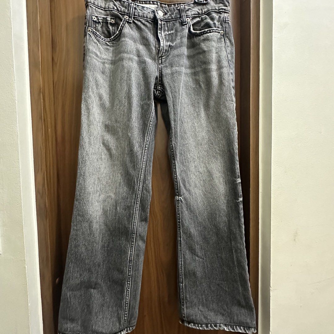 Zara Washed Straight Cut Denim Pants (Category: Jeans) located in Makati City. Submitted by xo.thrifty (Listing ID 1467345687, Image 2). Description: This one is altered so the measurements are different from the tag Waist:30 inches length: 37.5 Inches.