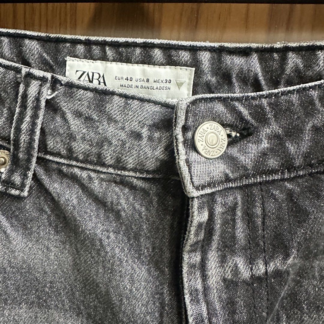 Zara Washed Straight Cut Denim Pants (Category: Jeans) located in Makati City. Submitted by xo.thrifty (Listing ID 1467345687, Image 3). Description: This one is altered so the measurements are different from the tag Waist:30 inches length: 37.5 Inches.