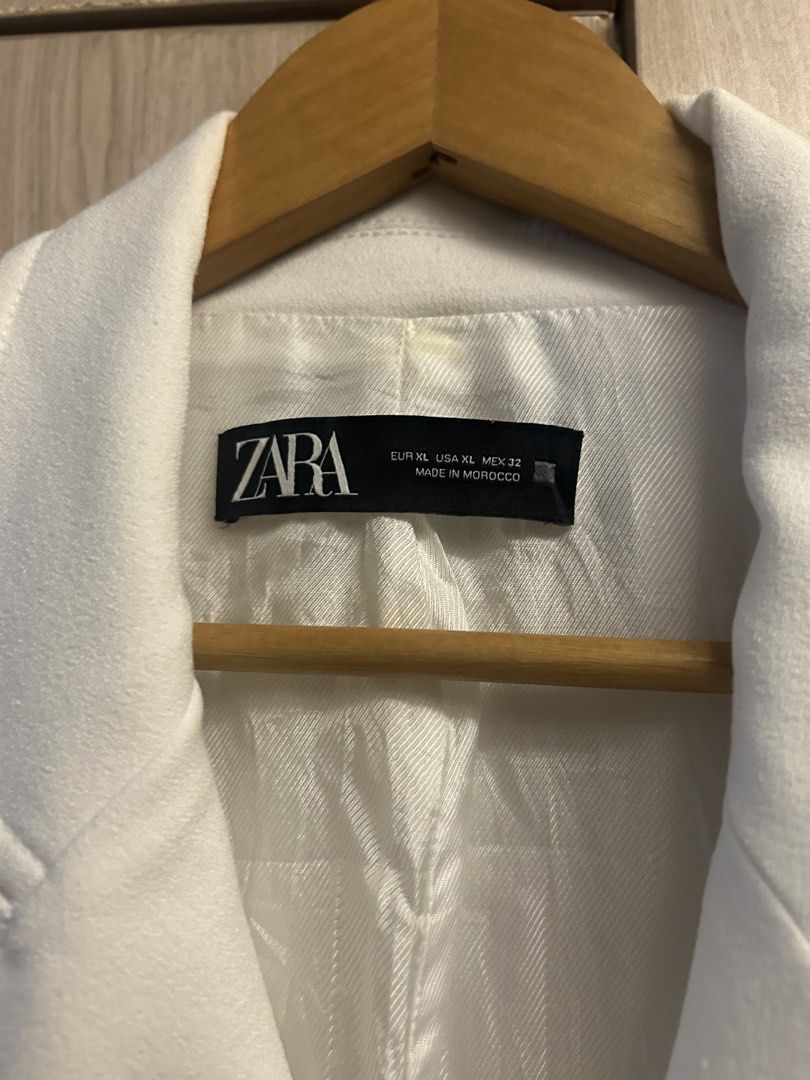 Zara White Blazer (Category: Coats, Jackets and Outerwear) located in Rizal. Submitted by rlcstr (Listing ID 1467280492, Image 2). Description: - gcash/maya - lalamove/ j&t .