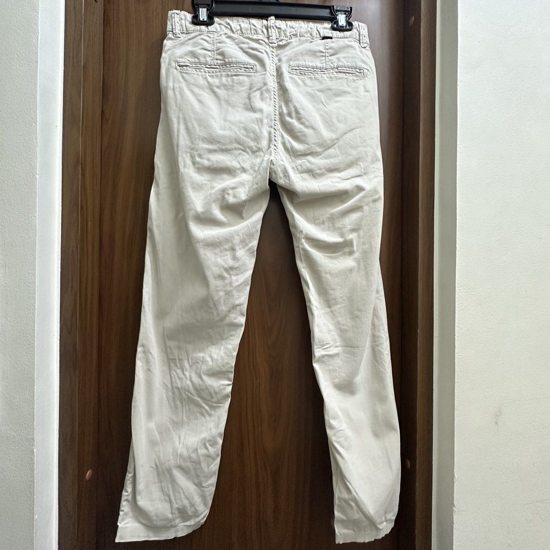 Zara White Denim Pants (Category: Jeans) located in Makati City. Submitted by xo.thrifty (Listing ID 1467343227, Image 2). Description: Waist:15 inches laid flat Length:36.5 Inches .