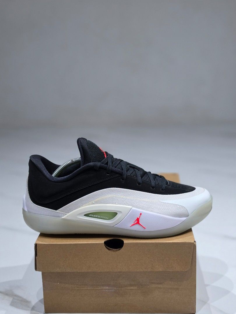 ZION4 4 BRIGHT CRIMSON (Category: Sneakers) located in Caloocan City. Submitted by 321soled (Listing ID 1467271453, Image 1). Description: for sale/trade zion 4 bright crimson size 10.5 used / rep box 2,495 south caloocan area ig/fb: 321soled.