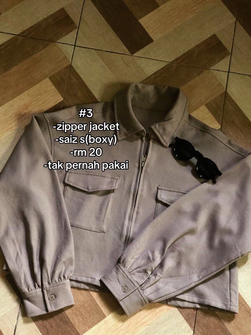 zipper jacket (Category: Activewear) located in Kuala Lumpur. Submitted by zealdeer.6868e7 (Listing ID 1467329549, Image 1). Description: zipper jacket.