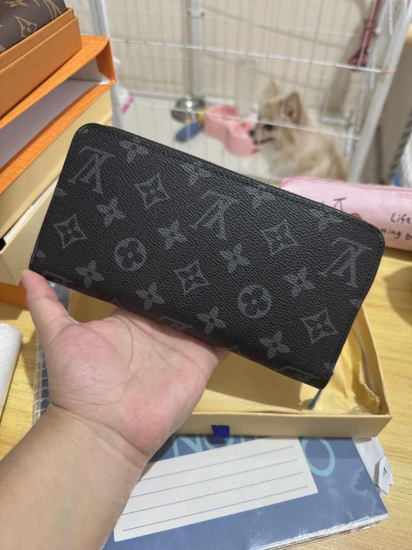 0n Sale Coded 3Lvi Long Wallet (Category: Wallets & Card holders) located in Binmaley. Submitted by amayscollections (Listing ID 1467371358, Image 2). Description: 0n Sale Coded 3Lvi Long Wallet with box and dustbag super gandara in person for only: ₱550+sf payment first ₱620+sf cash on delivery.