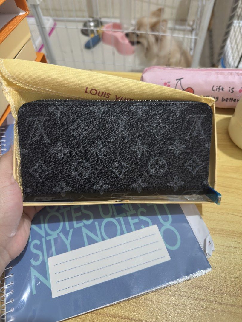 0n Sale Coded 3Lvi Long Wallet (Category: Wallets & Card holders) located in Binmaley. Submitted by amayscollections (Listing ID 1467371358, Image 1). Description: 0n Sale Coded 3Lvi Long Wallet with box and dustbag super gandara in person for only: ₱550+sf payment first ₱620+sf cash on delivery.