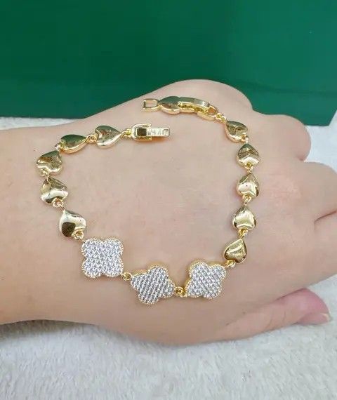 14K Vermiel Gold Bracelet (Category: Bracelets) located in Caloocan City. Submitted by cheskhaionlinestore2.0 (Listing ID 1467377505, Image 1). Description: Ganda nyan para Kang naka real 18K Saudi Gold 😍 New Collection 🥰 14k GOLD VERMEIL Super Sale ⚡ Bracelet ₱850 only 📌 What is Vermeil Gold? 14K Vermiel Gold Gold vermeil (pronounced ver-may) is a high-quality type of gold-plated jewelry defined by a sterling silver base metal, a thick gold l