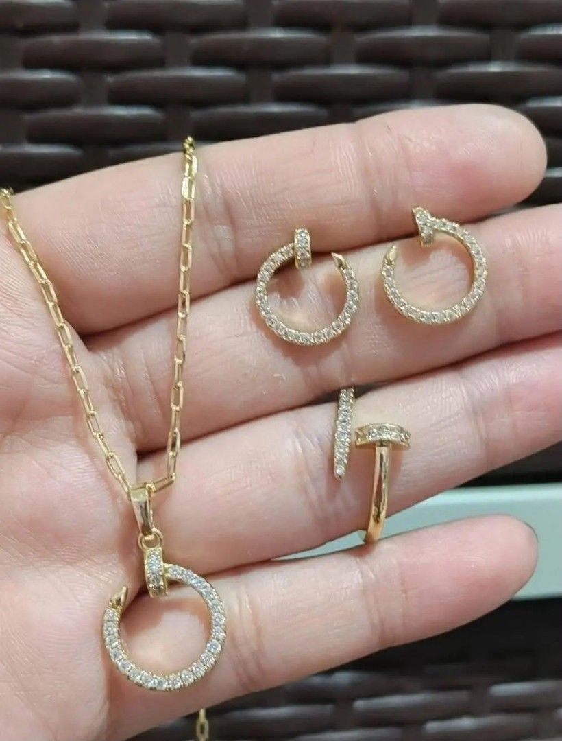 14K Vermiel Gold Nail 3n1 Set (Category: Necklaces) located in Caloocan City. Submitted by cheskhaionlinestore2.0 (Listing ID 1467378307, Image 1). Description: Ganda nyan para Kang naka real 18K Saudi Gold 😍 New Collection 🥰 14k GOLD VERMEIL Super Sale ⚡ Nail 3n1 Set ₱1250 only 📌 What is Vermeil Gold? 14K Vermiel Gold Gold vermeil (pronounced ver-may) is a high-quality type of gold-plated jewelry defined by a sterling silver base metal, a thi