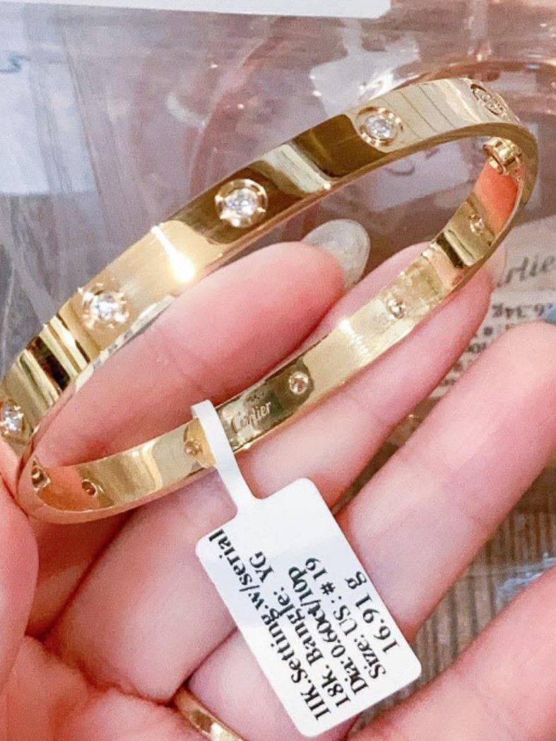 18k HongKong setting gold 10diamond love bangle (Category: Bracelets) located in Manila. Submitted by bhelgoldseller2ndaccount (Listing ID 1467524793, Image 1). Description: New!!✨New!!✨New!! 18k HongKong setting Gold 11,300/g 💯pawnable/naisasanla 💯with high appraisal rate 💯good investment 💯Direct supplier price 👉OPEN for resellers 🌺please take time to evaluate their actual sizes and grams 👉Best panggift for all occasions ✅ Sold per grams 