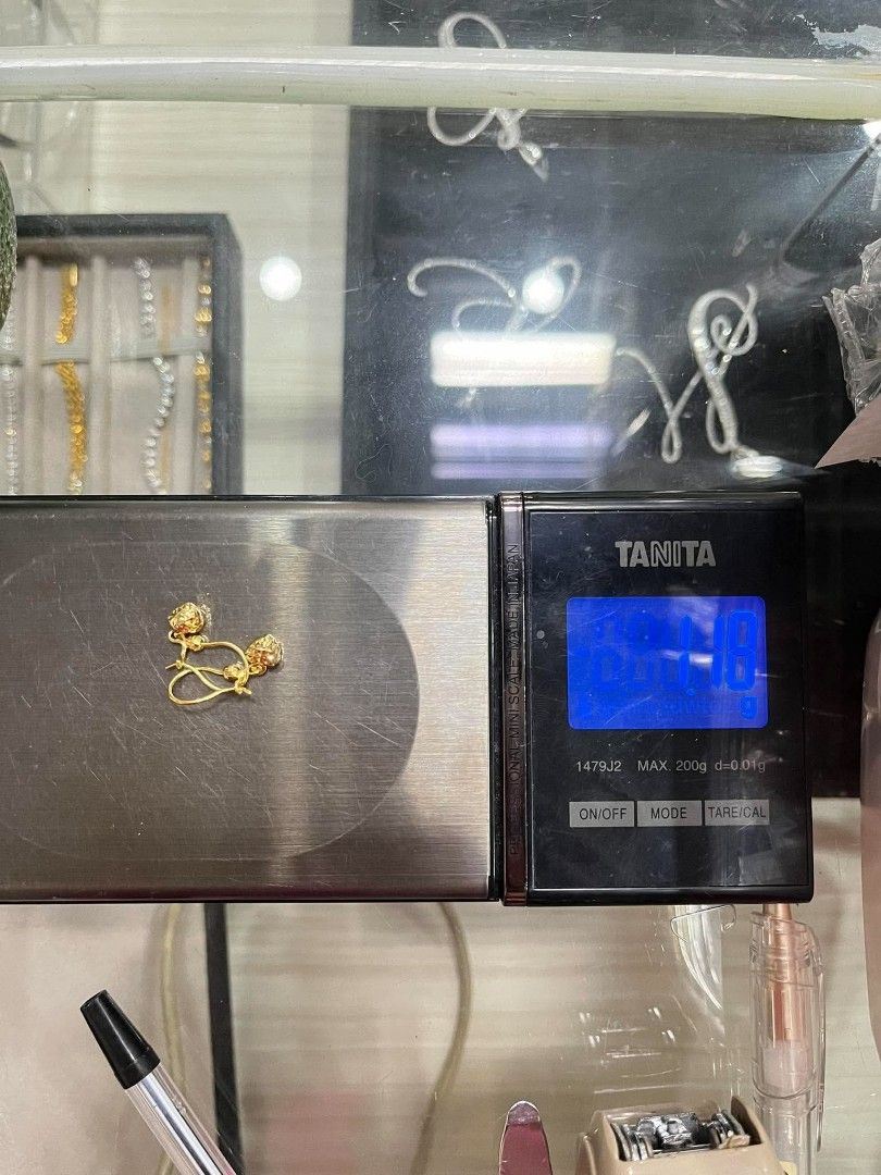 18k Saudi gold dangling ball earrings (Category: Earrings) located in Manila. Submitted by bhelgoldseller2ndaccount (Listing ID 1467409967, Image 2). Description: New!!✨New!!✨New!! Authentic 18k Saudi Golds 💯pawnable/naisasanla 💯with high appraisal rate 💯good investment 💯Direct supplier price 👉OPEN for resellers 🌺please take time to evaluate their actual sizes and grams 👉Best panggift for all occasions ✅ Sold per grams not per piece Kya lo