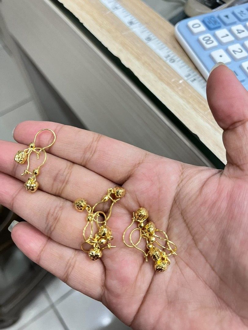18k Saudi gold dangling ball earrings (Category: Earrings) located in Manila. Submitted by bhelgoldseller2ndaccount (Listing ID 1467409967, Image 1). Description: New!!✨New!!✨New!! Authentic 18k Saudi Golds 💯pawnable/naisasanla 💯with high appraisal rate 💯good investment 💯Direct supplier price 👉OPEN for resellers 🌺please take time to evaluate their actual sizes and grams 👉Best panggift for all occasions ✅ Sold per grams not per piece Kya lo