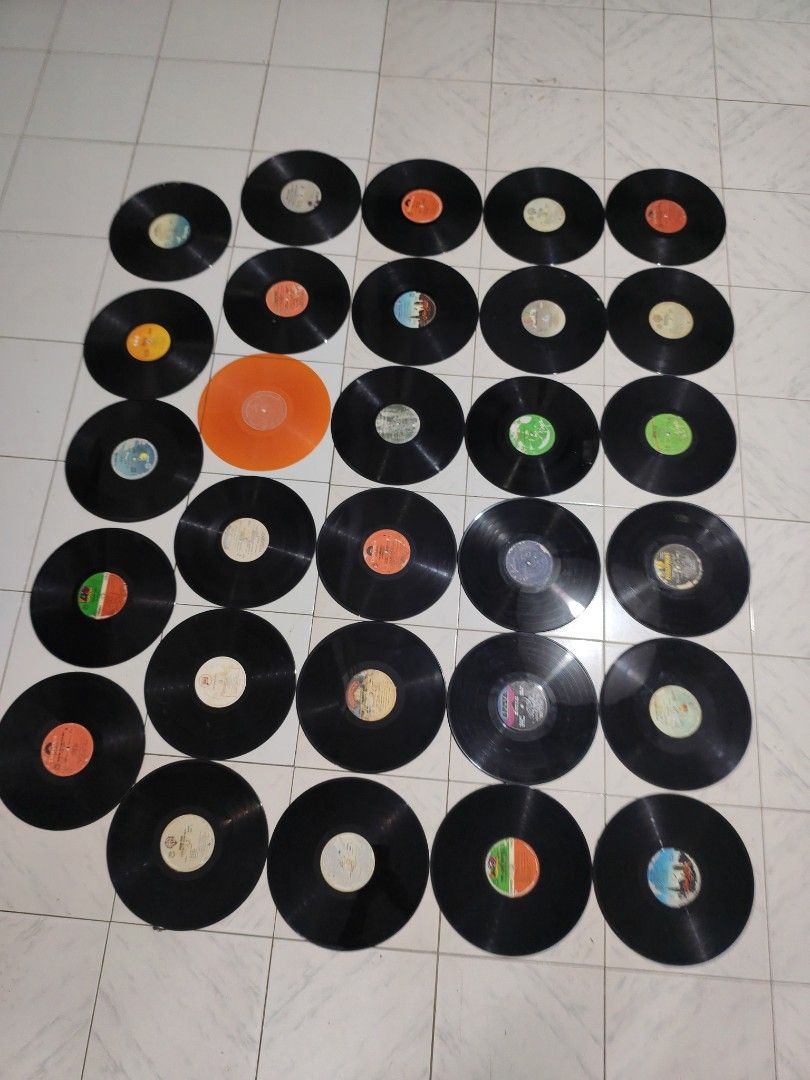 1980's Vinyl Collection (Category: Vinyls) located in Taguig. Submitted by akosimilo2026 (Listing ID 1467384378, Image 1). Description: FOR SALE: 1980s VINYL RECORD COLLECTION Selling my collection of vinyl records featuring mainly New Wave, Post-Punk, 1980s Alternative Rock, Synth-pop, New Romantic, and Disco. A great collection for fans of classic UK alternative music and collectors of iconic 1980s records. 29 vinyl records Discs only — no orig