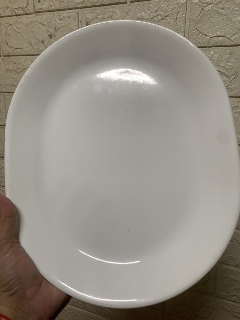 1 pc Corelle Winter Frost Serving Platter (Category: Dinnerware & Cutlery) located in Las Pinas. Submitted by erd17declutters (Listing ID 1467543929, Image 1). Description: 1 pc only 📍 Las Pinas City 🚢 Union Digital Bank 🚢 Lalamove or LBC.