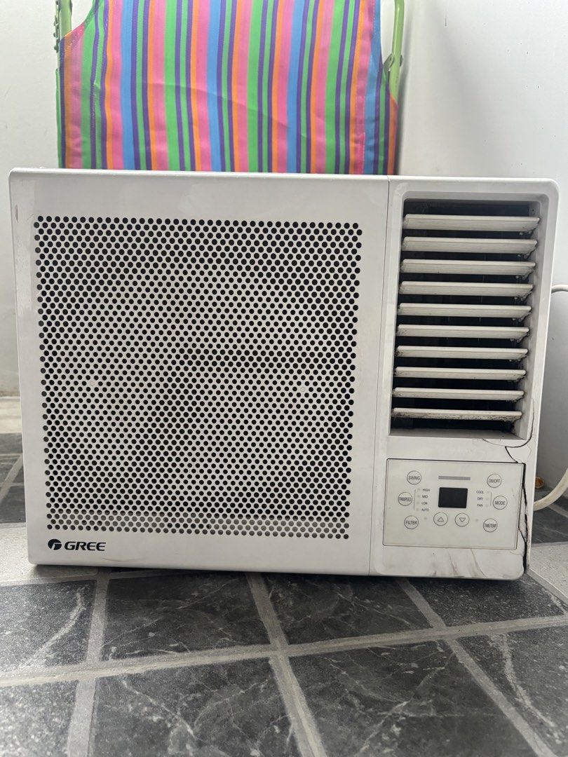 1HP Gree Inverter Window Air Conditioner Unit (Category: Air Conditioning and Heating) located in Manila. Submitted by dgzmnmariaeunice (Listing ID 1467364591, Image 3). Description: - Brand/Type: White Gree window air conditioner - Size: Standard compact size, perfect for room cooling - Controls: Digital control buttons with a perforated front grille - Airflow: Adjustable louvers located on the right side - Power: Attached power cord on the righ