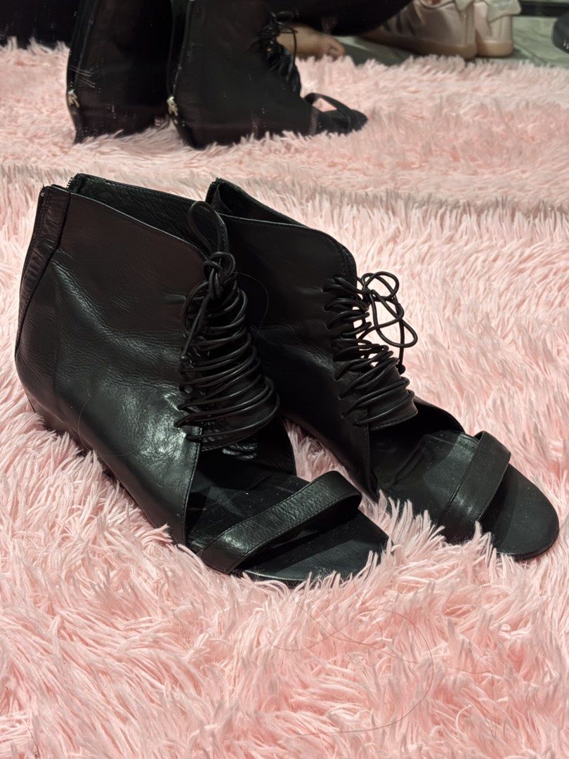 2000s black leather lace up sandals (Category: Boots) located in Antipolo. Submitted by raffyellaa (Listing ID 1467407157, Image 1). Description: size 37.
