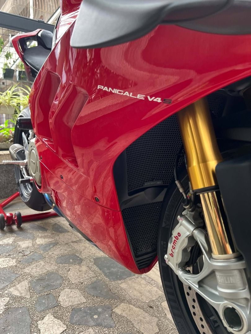 2020 Ducati Panigale V4 S (Category: Motorbikes for Sale) located in Manila. Submitted by machurd (Listing ID 1467389968, Image 1). Description: A sharp V4 S with premium upgrades throughout — Marchesini forged wheels, full-system Akrapovič exhaust, Aella rearsets, and Pirelli Supercorsa SP tires. Clean, aggressive, and properly equipped. UNIT DETAILS • 2020 Ducati Panigale V4 S • 10,000 km odometer • Registered • Complete papers • Well maintaine