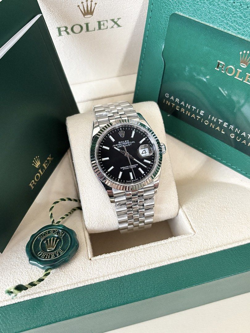 2020 Rolex Datejust 36 Black Dial Ref. 126234 (Category: Luxury Watches) located in Paranaque City. Submitted by carlobsantos (Listing ID 1467541276, Image 3). Description: FOR SALE🚨🚨🚨 2020 Rolex Datejust 36 Black Dial Ref. 126234 -9.7/10 Excellent Condition -Foreign AD -36mm Case Size -20 links -Cal. 3235 Automatic Movement -70hrs Power Reserve -Complete Box and Papers Price: P678,000 (Slightly Negotiable) Maeetups in Sucat/Bicutan Parañaque,