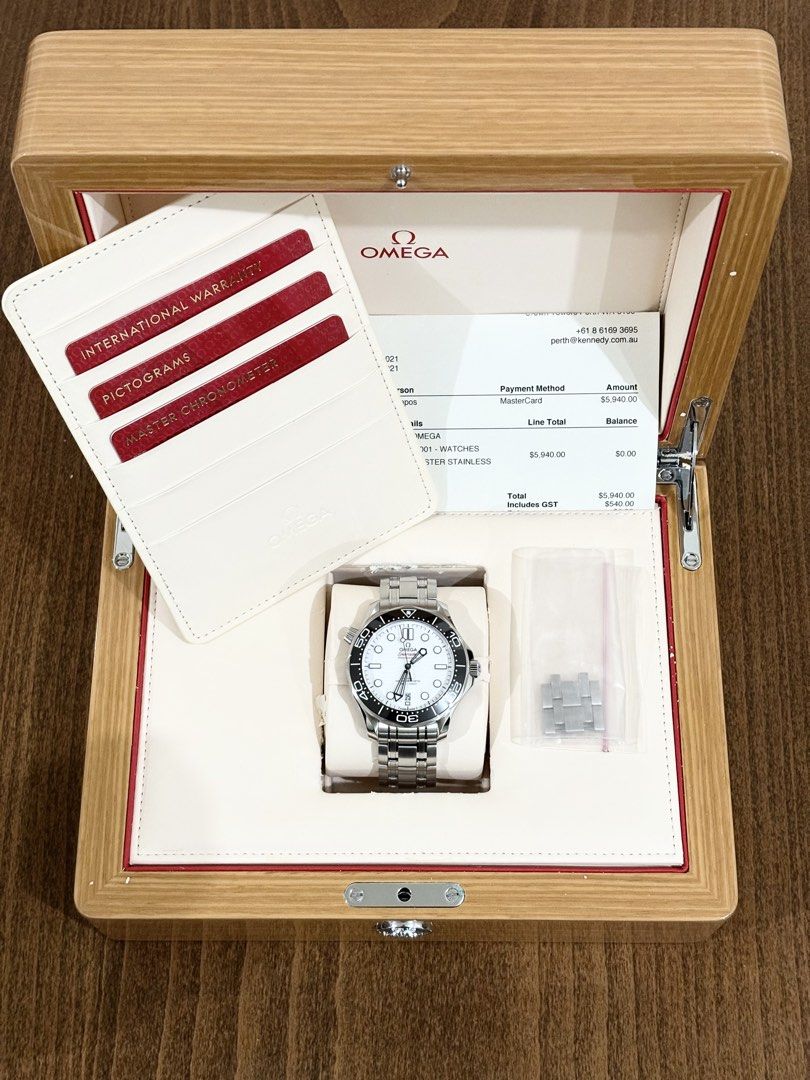 2021 Omega Seamaster Pro Diver - Complete set (Category: Luxury Watches) located in Mandaluyong City. Submitted by brian.1988 (Listing ID 1467378977, Image 2). Description: 2021 Omega Seamaster Pro Diver 300m - Highly sought after “Great White” model - Full set (watch, wooden box, cards, and extra links) - 9.5/10 excellent condition; like new.