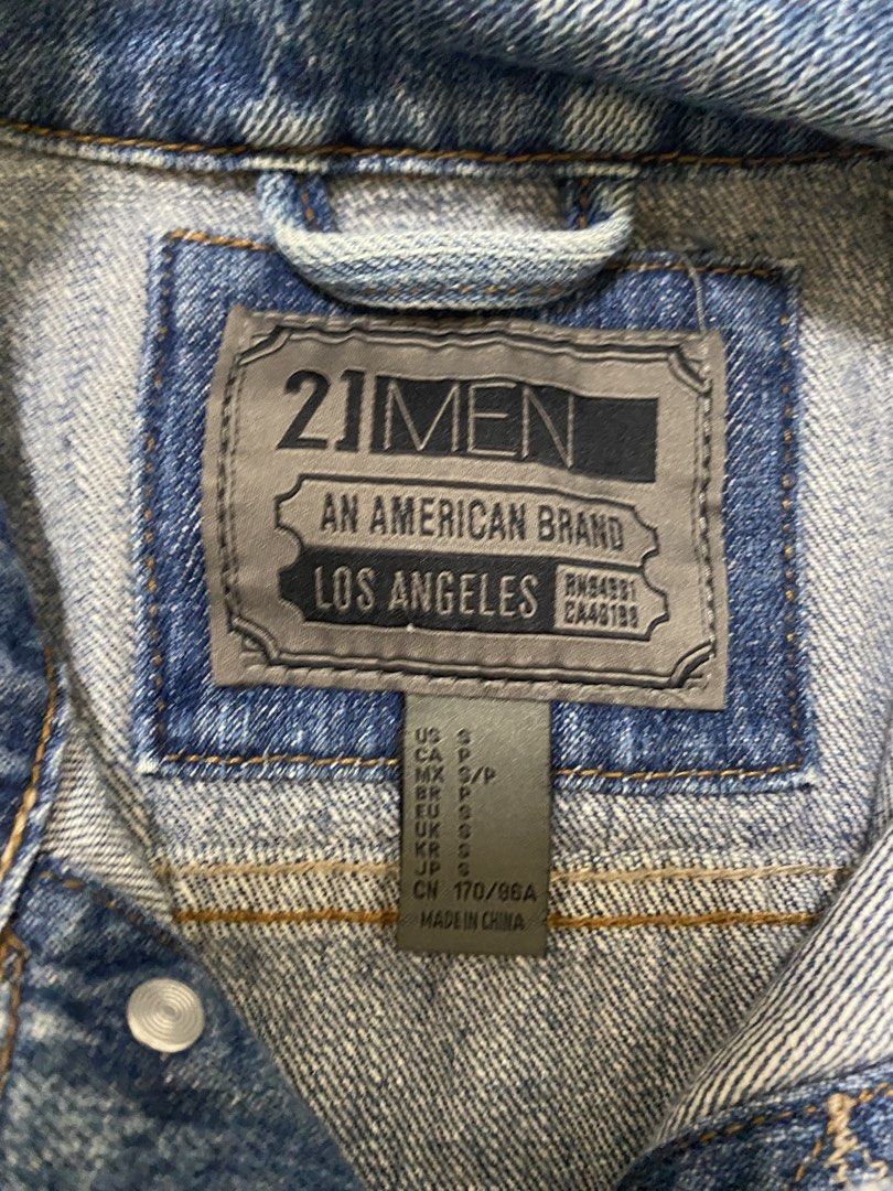21MEN Los Angeles Denim Jacket Size S (Category: Coats, Jackets and Outerwear) located in Imus. Submitted by just.randoms (Listing ID 1467457779, Image 2). Description: - Brand/Origin: 21MEN Los Angeles - Size: Small (S) - Color/Wash: Classic blue wash - Details: Metallic front button closure, chest flap pockets, structured collar, and clean stitching - Condition: Excellent.