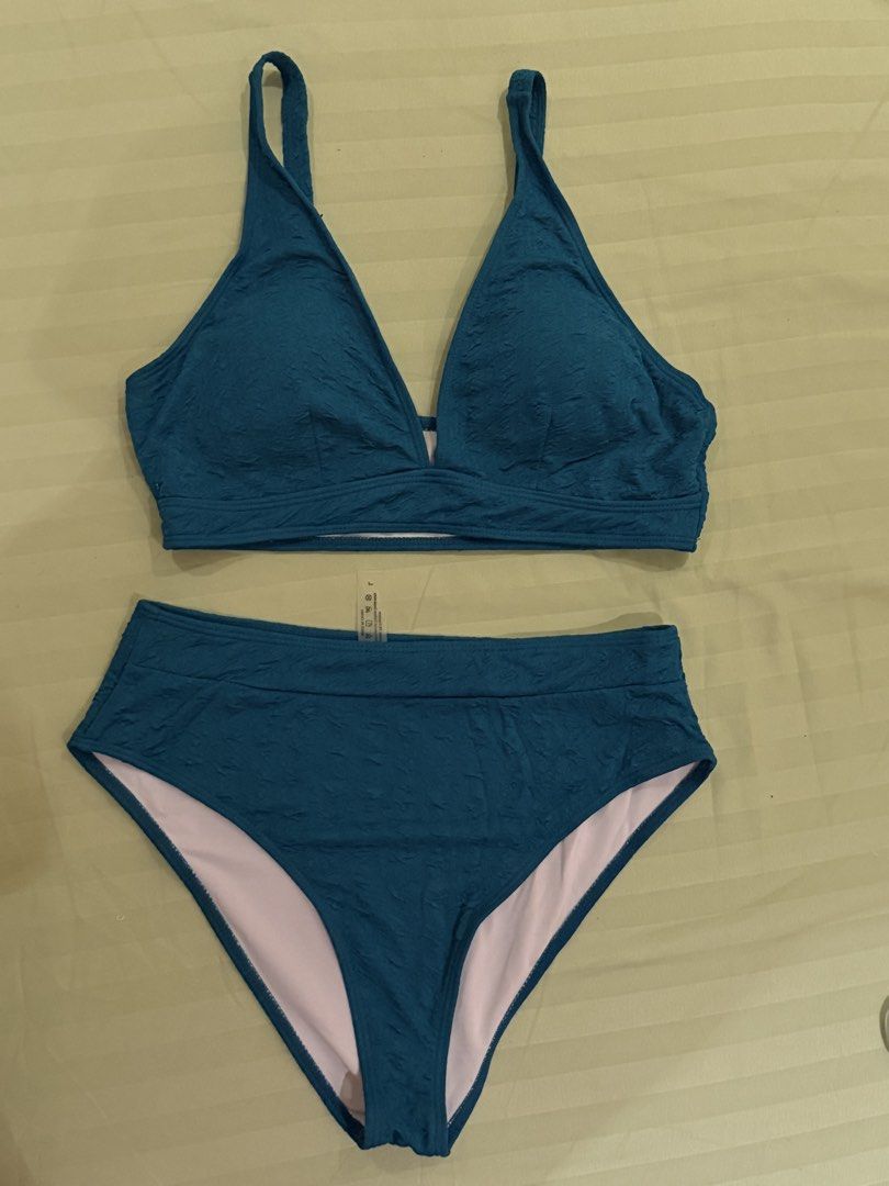 2PC BIKINI (Category: Bikinis & Swimsuits) located in Quezon City. Submitted by caathhx_ (Listing ID 1467508513, Image 1). Description: WORN ONCE.