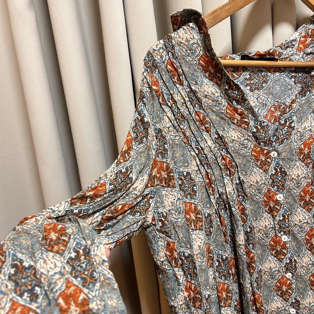 2XL Plus Size Jane + Delancy Printed Longsleeves (Category: Longsleeves) located in Rizal. Submitted by from99abovecloset (Listing ID 1467376622, Image 3). Description: CODE:096 Size: 2XL Armhole (laid flat):10” Bust (around): 50” Length (laid flat): 33” Rayon | loose | like new .